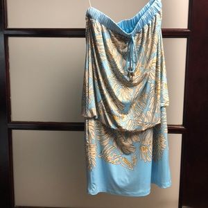 Patterned strapless a analili dress.